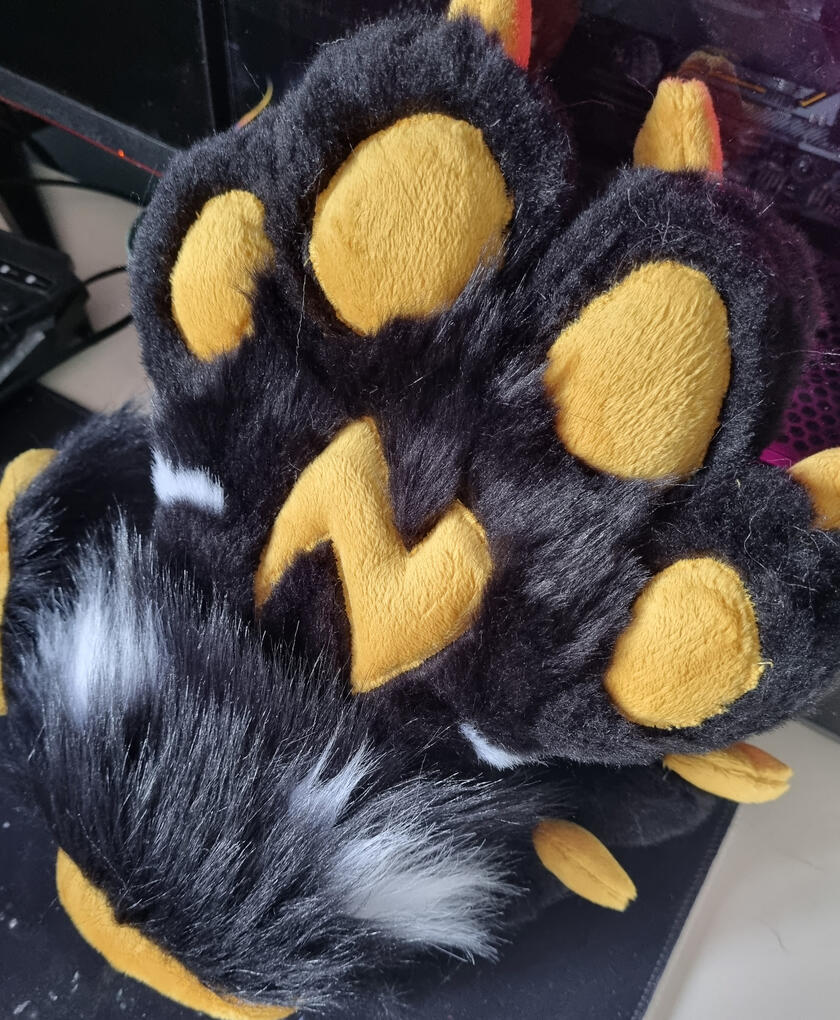 Lightning hand paws 2